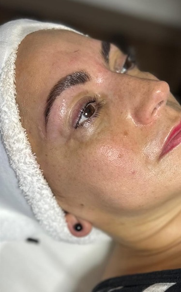 Lash Life, Tint Brow After
